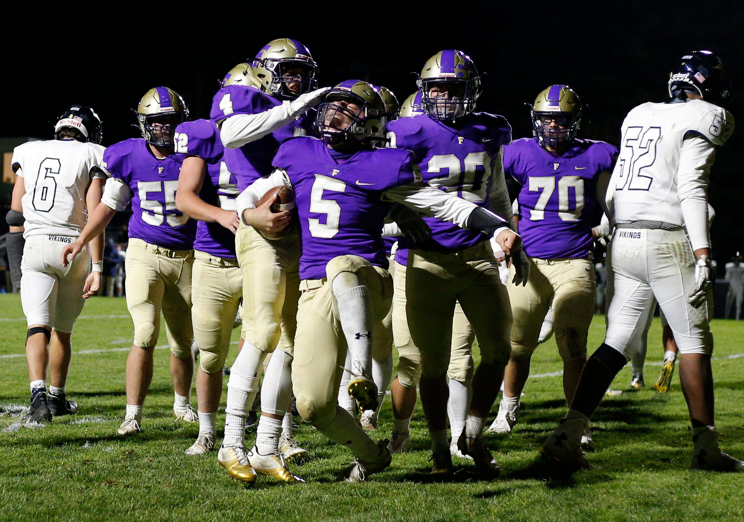 Waverly football routs St. Johns for first-ever playoff victory