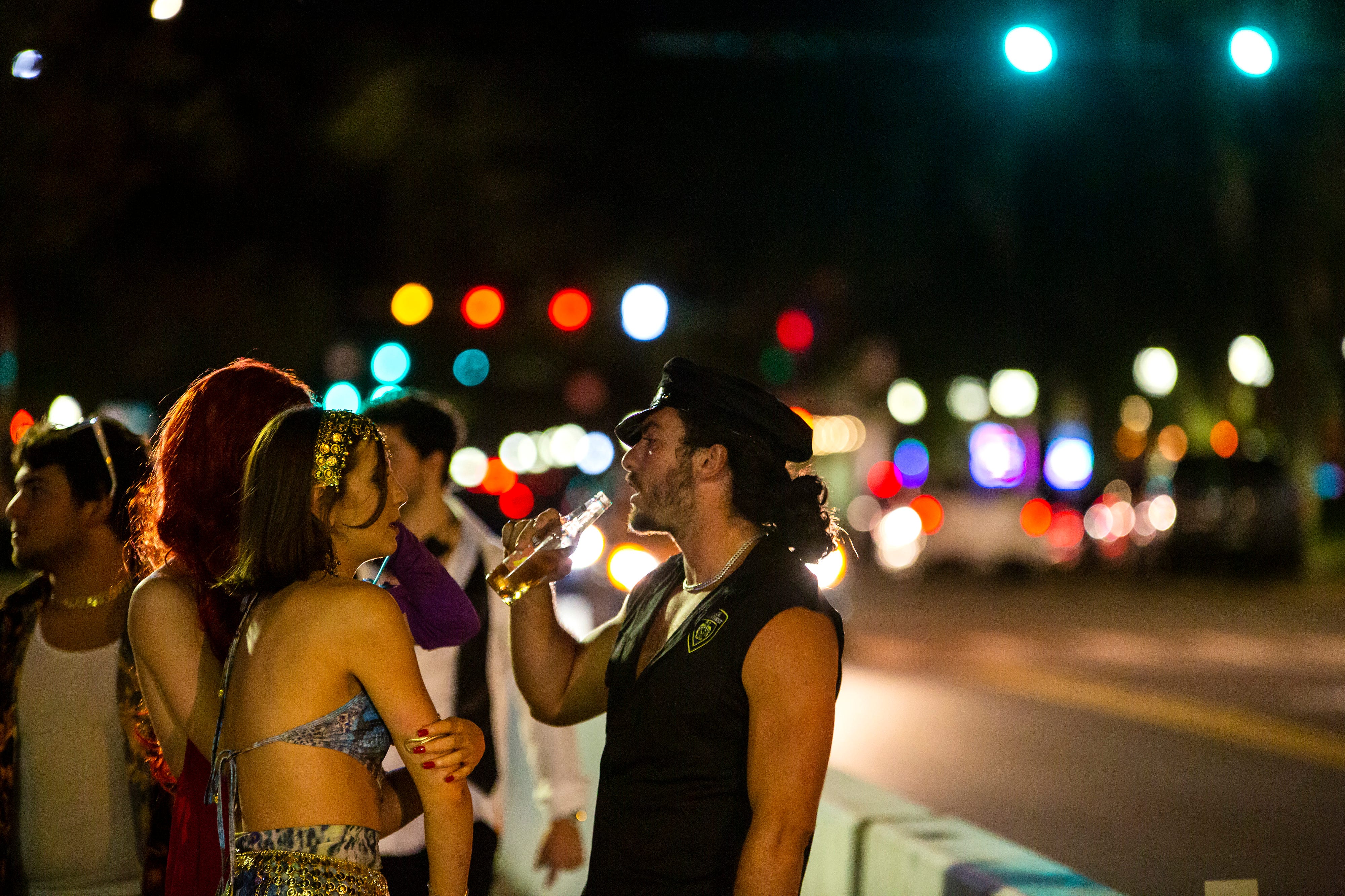 Gainesville commission passes permanent open container law