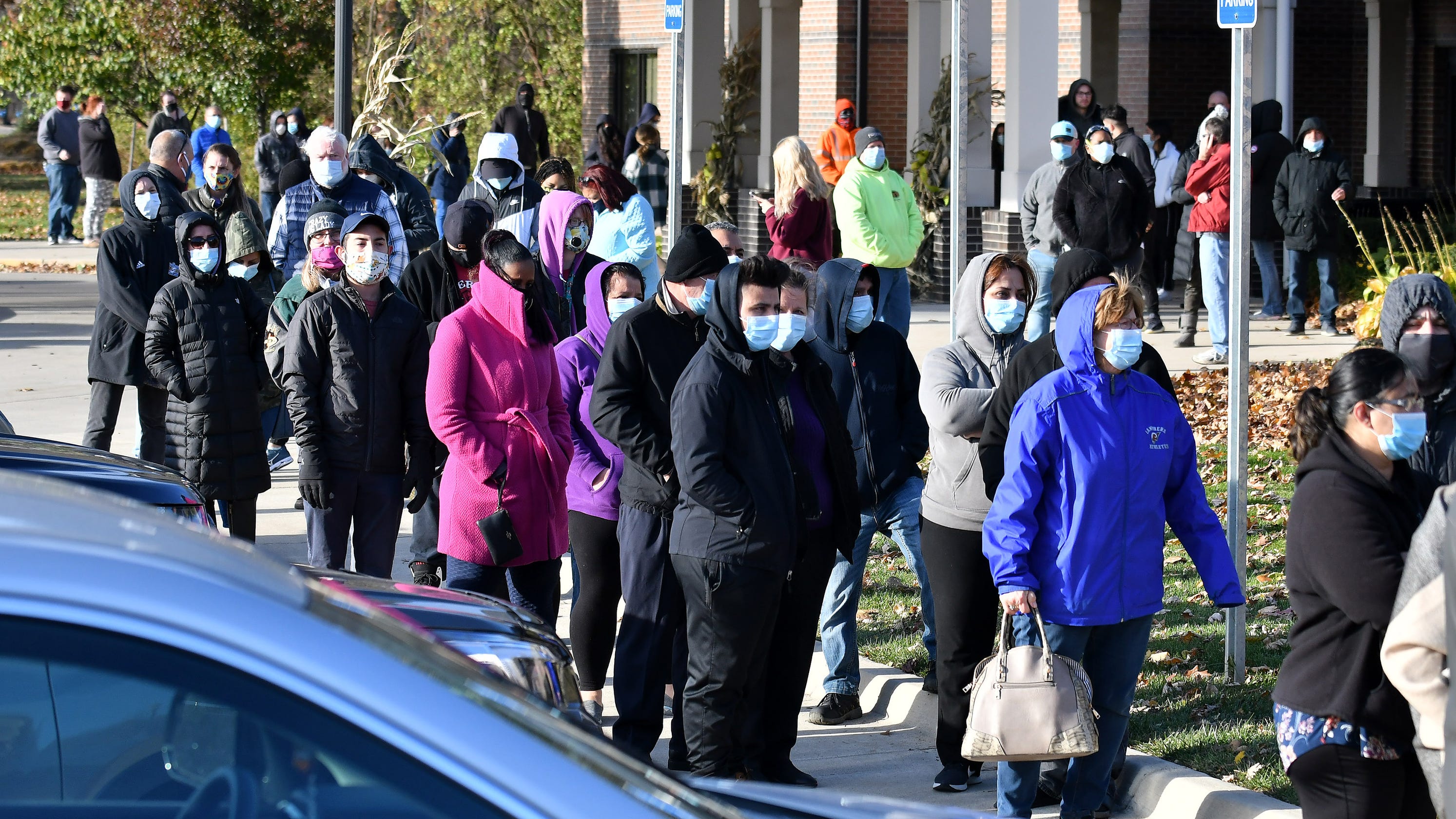 Trump visits, long voting lines mark eve of pivotal election