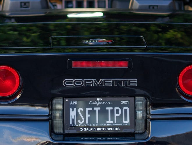 License plates that pay registration, 'talk' to other drivers on way