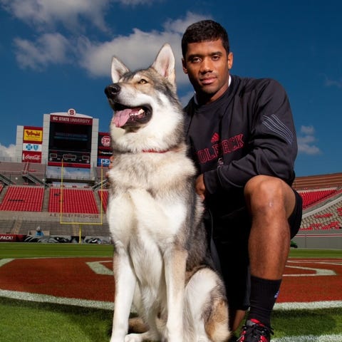 Tuffy I poses with former N.C. State quarterback R