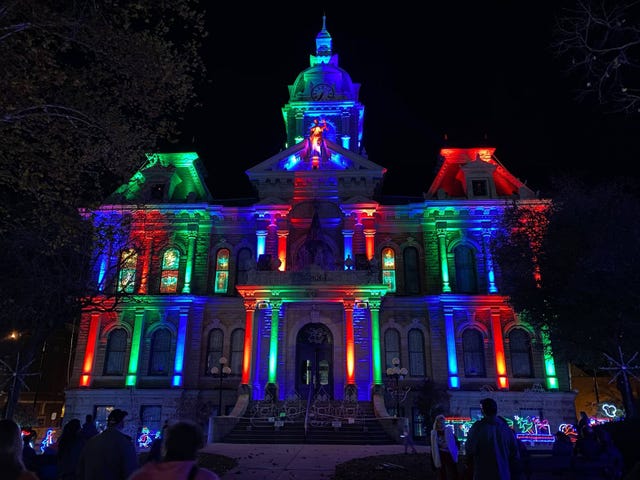 Guernsey County Ohios Courthouse Christmas Light Display 2022 Cambridge, Ohio Welcomes Visitors With Dickens Victorian Village