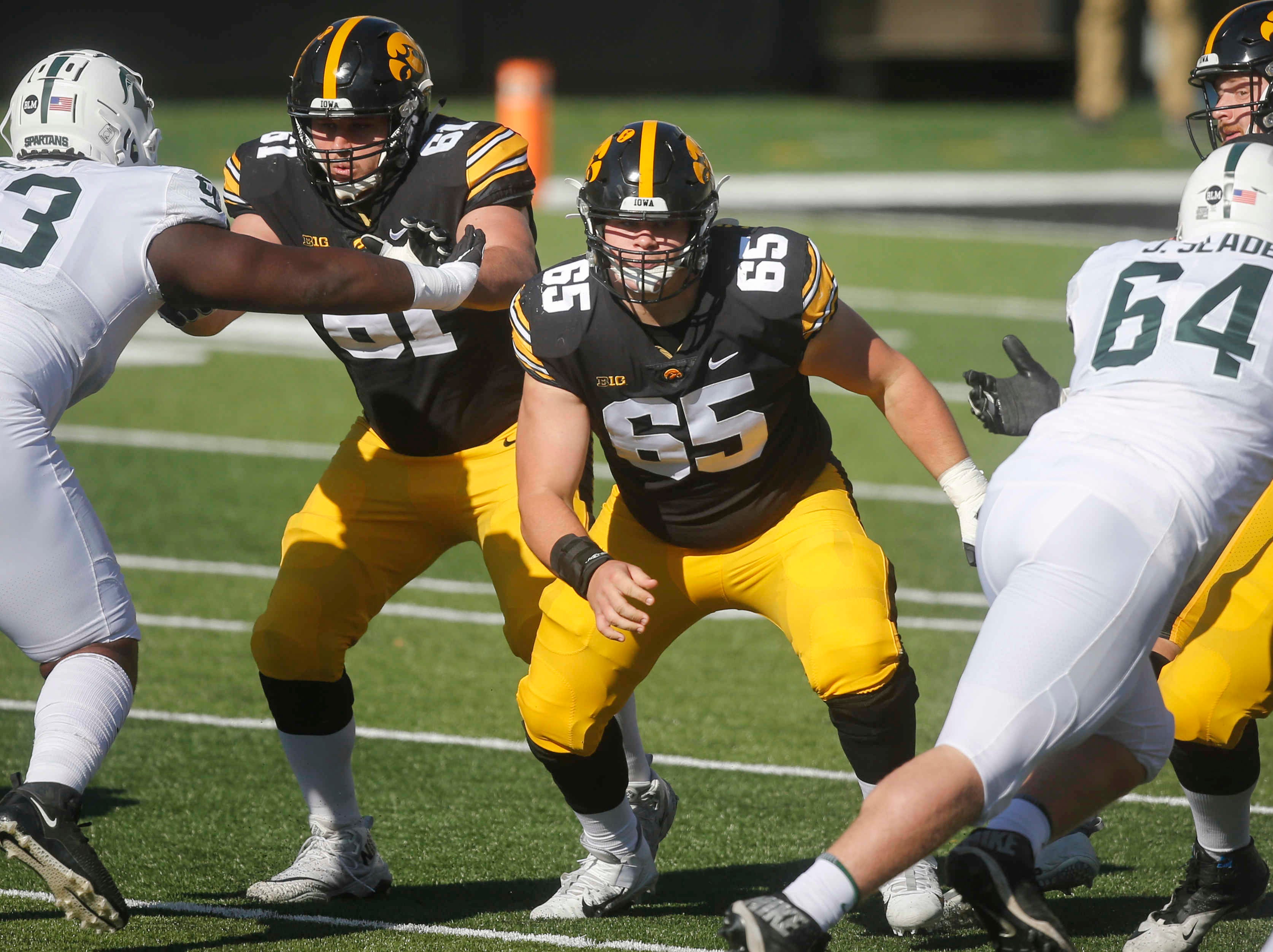 Et bilde som inneholder person, gress, spiller, utendørs
Automatisk generert beskrivelse