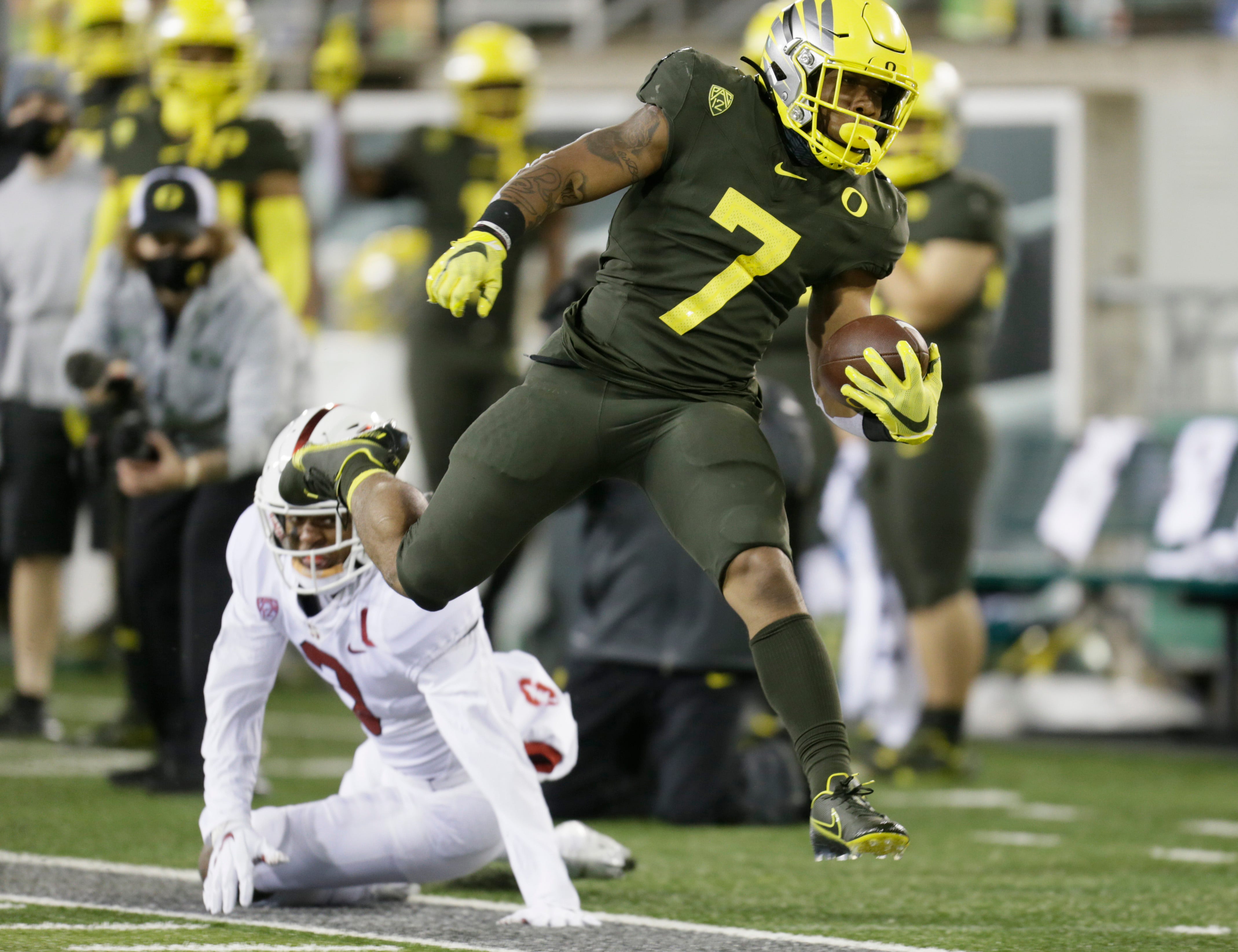 Oregon Ducks Packing Hot Running Game For Chilly Night At Washington State