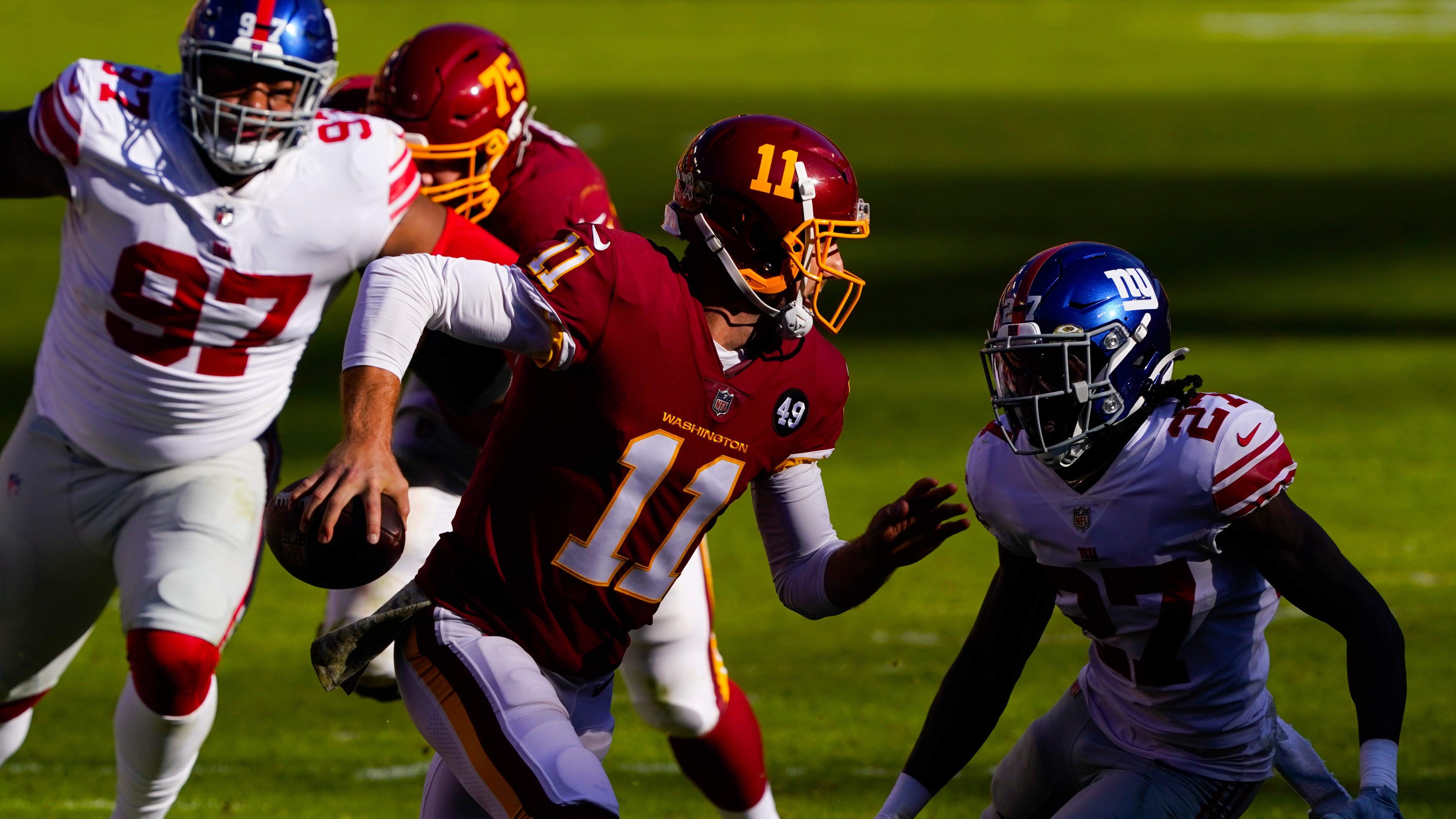 Washington quarterback Alex Smith runs to avoid being tackled by New York Giants cornerback Isaac Yiadom.