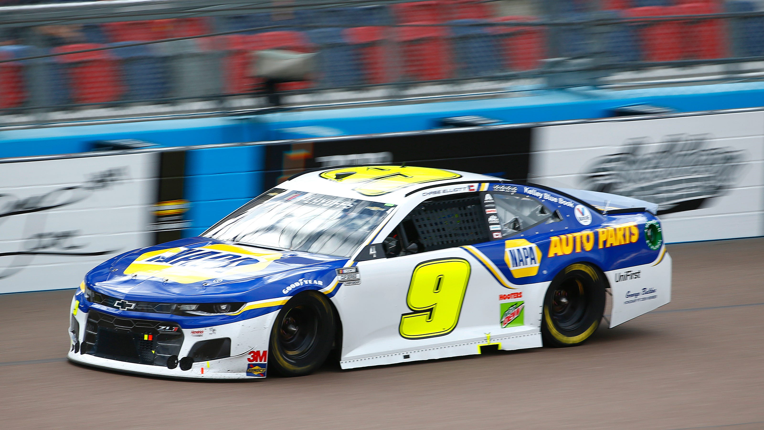 Chase Elliott races from back of field to 1st NASCAR Cup Series title