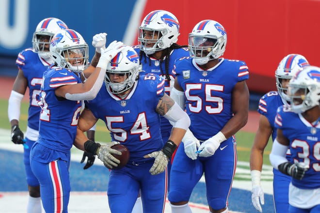 AJ Klein (54) and his Buffalo Bills defensive teammates celebrate after Klein recovered a fumble after sacking Seattle Seahawks quarterback Russell Wilson in a game last season. Klein signed with the New York Giants on Monday.