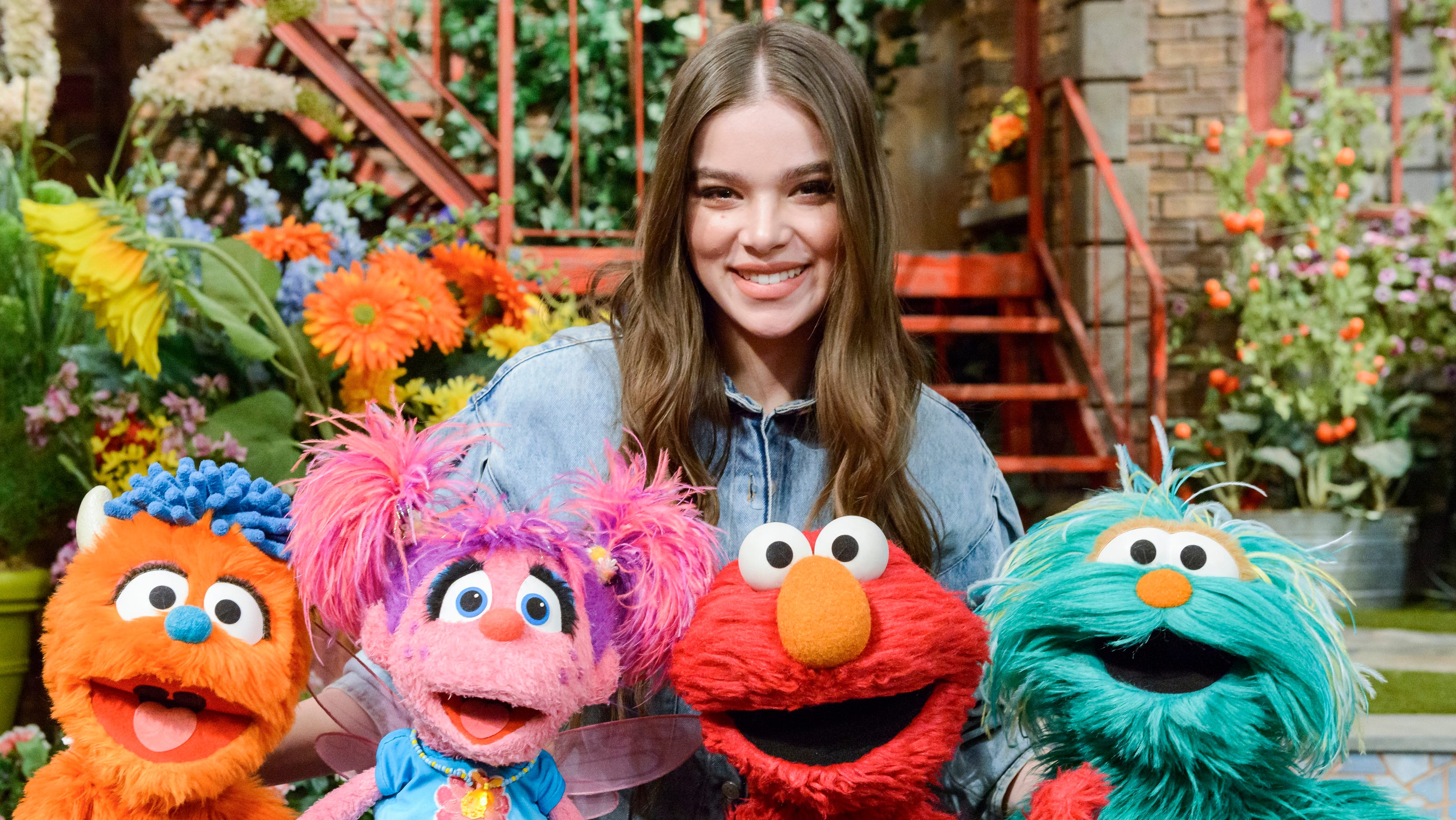 'Sesame Street': Steph Curry, Hailee Steinfeld appear on new season