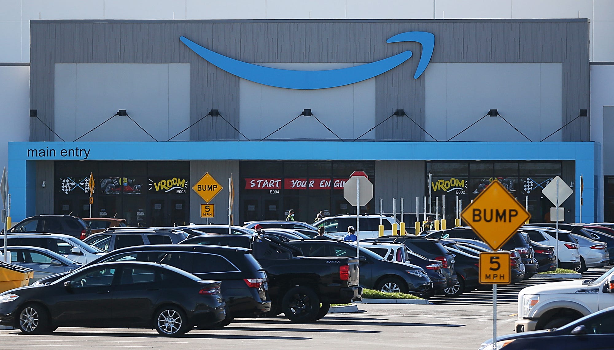 Amazon Opens Akron Fulfillment Center On Former Rolling Acres Site