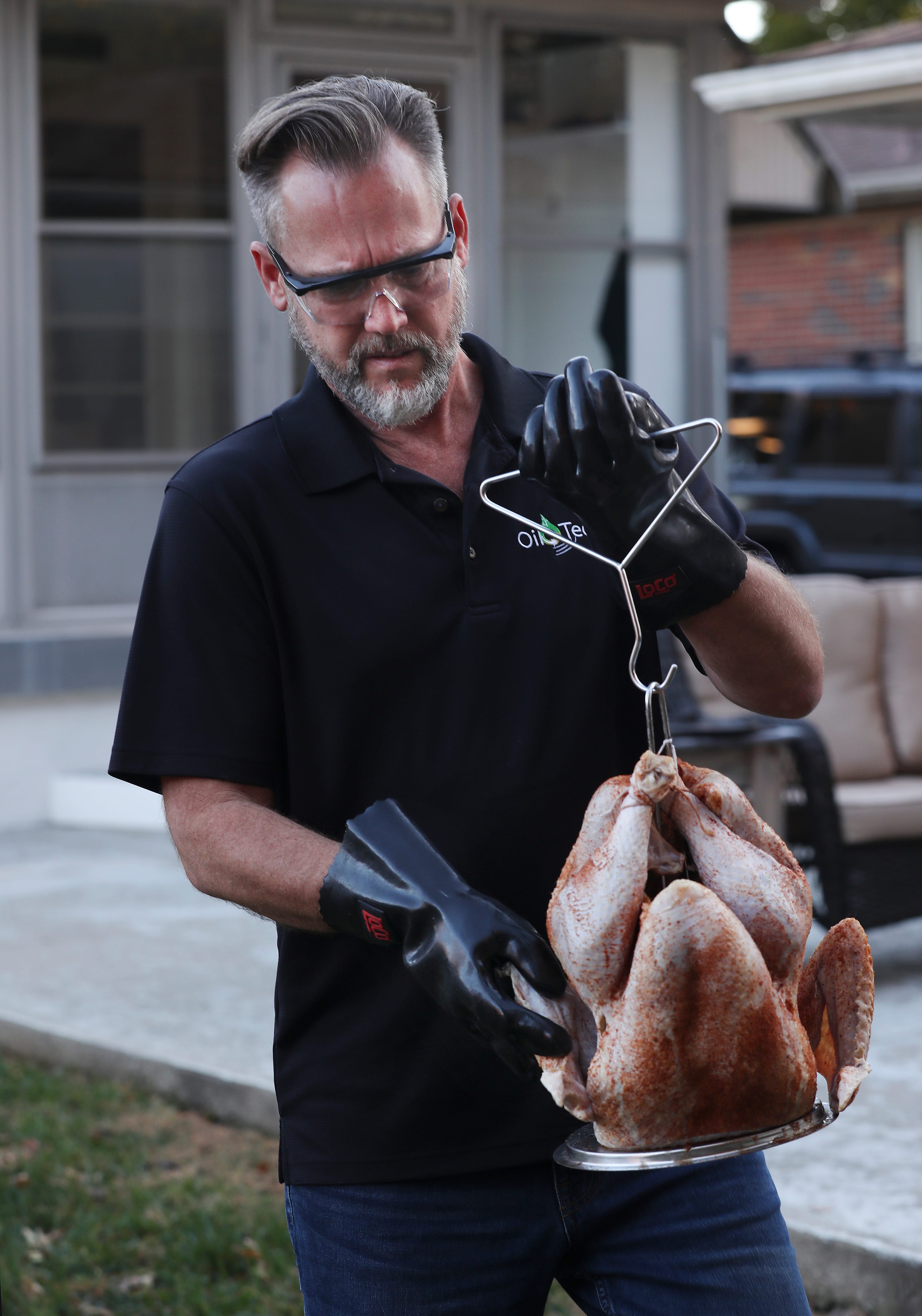 Deep fried turkey: How to recycle oil in your deep fryer ...