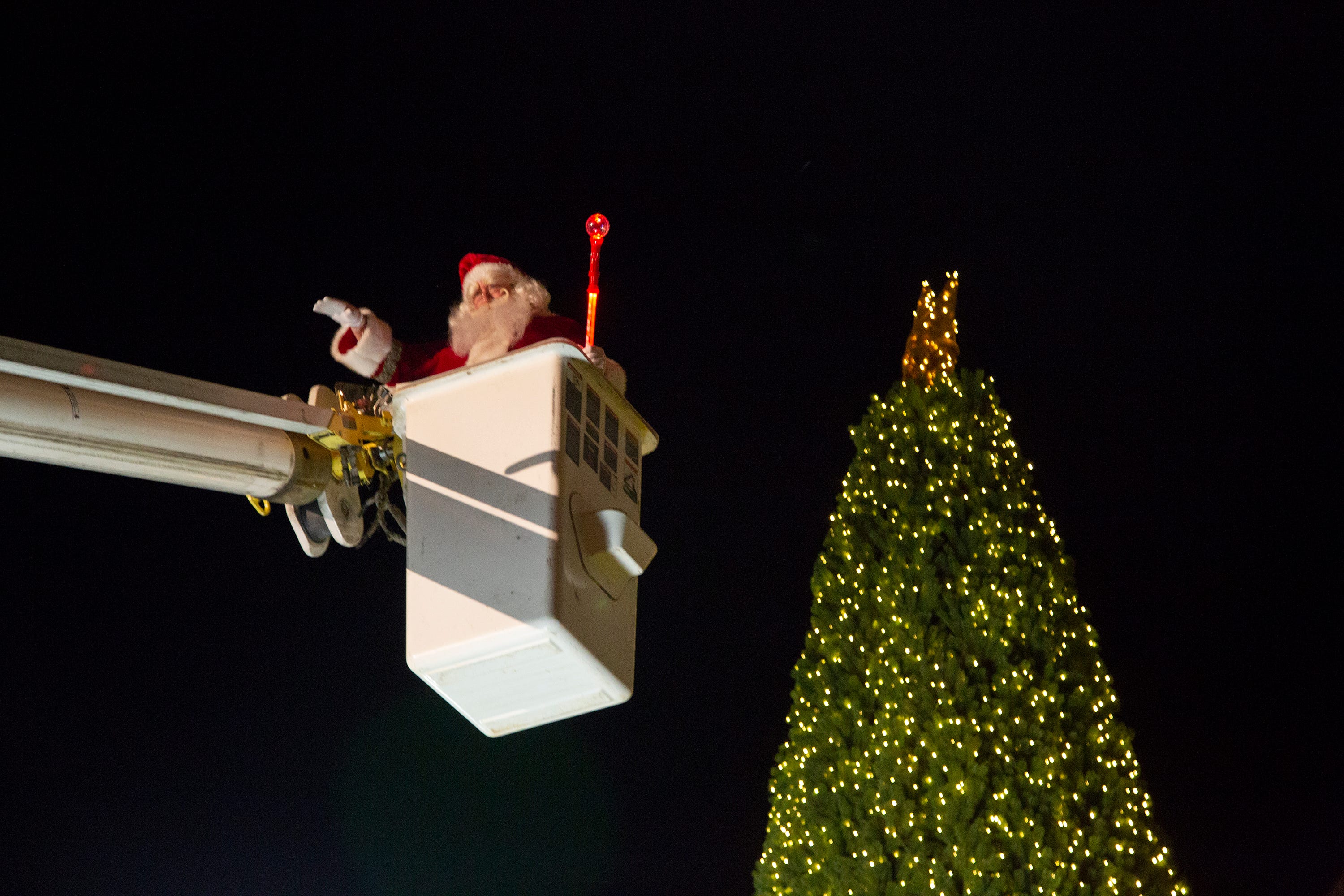 Maury County Christmas Tree Lighting 2022 Photos: Columbia's Downtown Christmas Tree Lights Up The Night