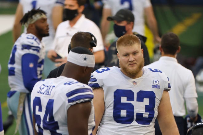 Dallas Cowboys center Tyler Biadasz (63), an Amherst native and former University of Wisconsin standout, on the sideline during Sunday's game against the Pittsburgh Steelers in Arlington, Texas.