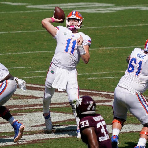 Florida quarterback Kyle Trask throws a touchdown 