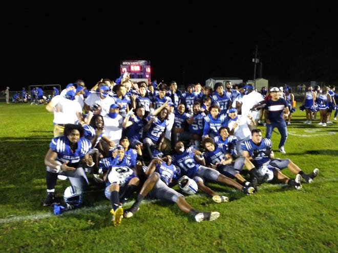 Deltona wins football playoff game for 1st time, 19-13 Deltona wins football playoff game for 1st time, 19-13