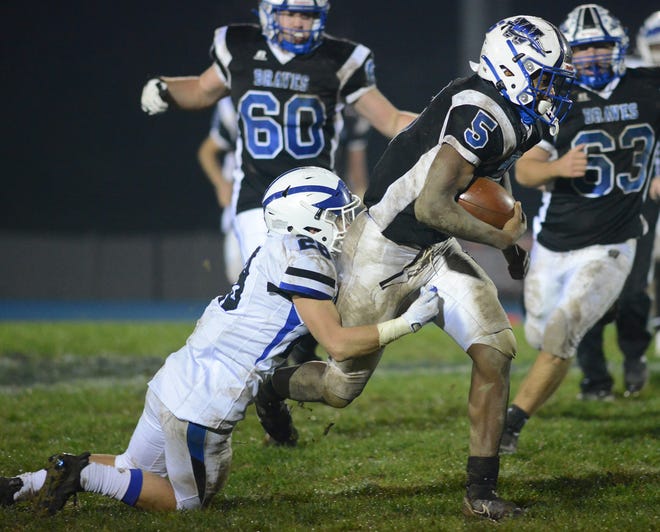 Williamstown's Turner Inge runs the ball during Friday night's football game against Hammonton at Williamstown High School, Friday, Nov. 13, 2020.