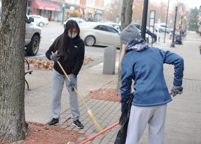 Maylee Young and Abaigeal Sims-Clark participating in downtown cleanup day November 2020.