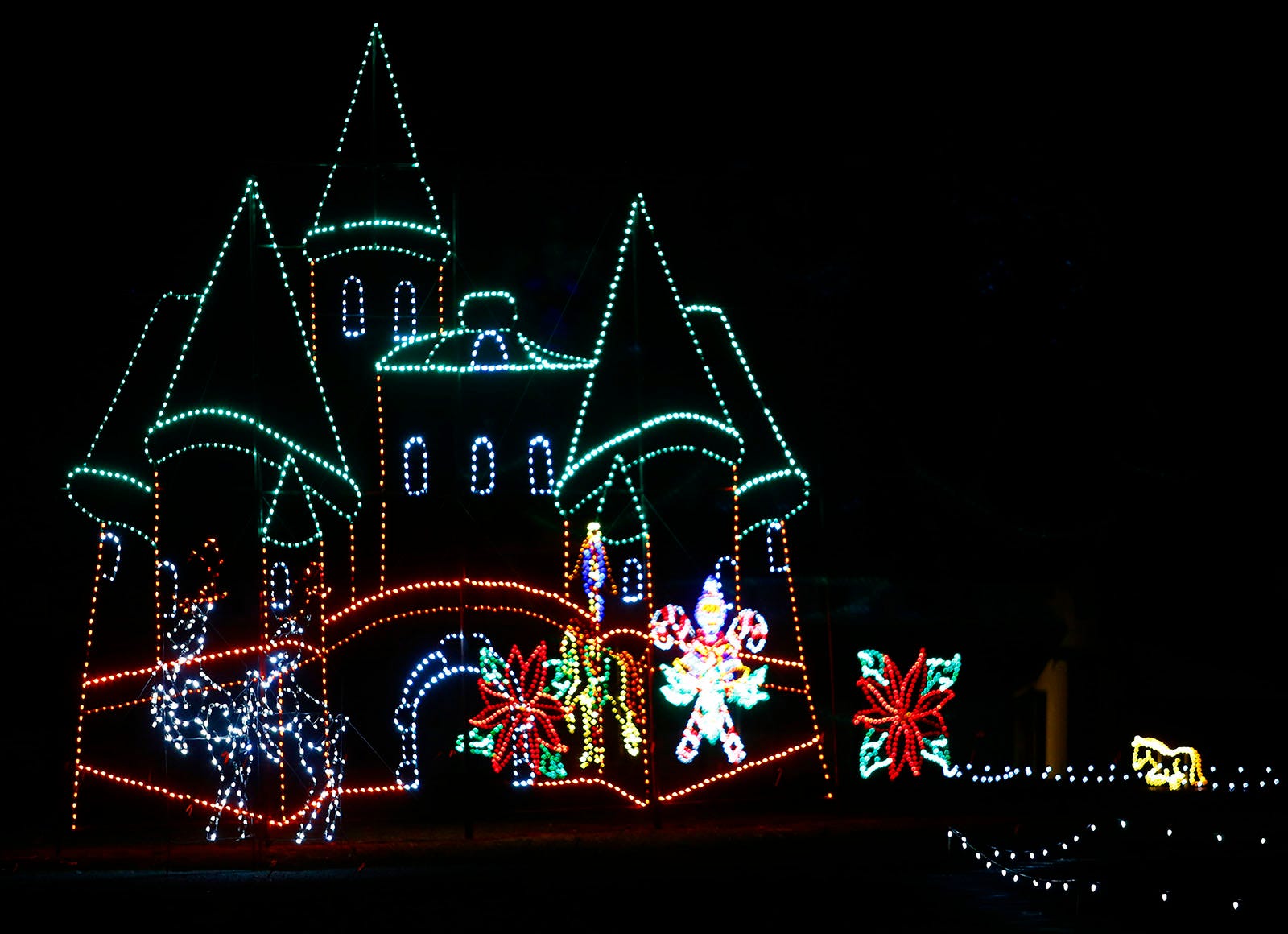 Holiday light shows return to Marshfield, Edaville and Bradley Estate