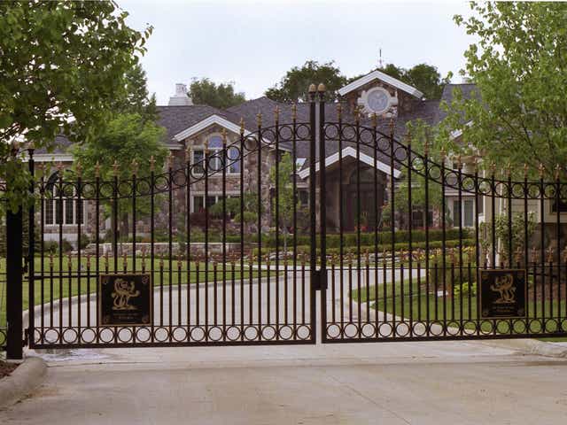 Michigan Mansion Once Owned By Eminem Is Back On The Market Eminem held a secret relapse release event on may 19, 2009 in his home town of detroit. michigan mansion once owned by eminem