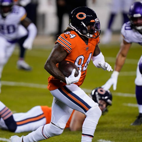 Cordarrelle Patterson runs with the ball against t