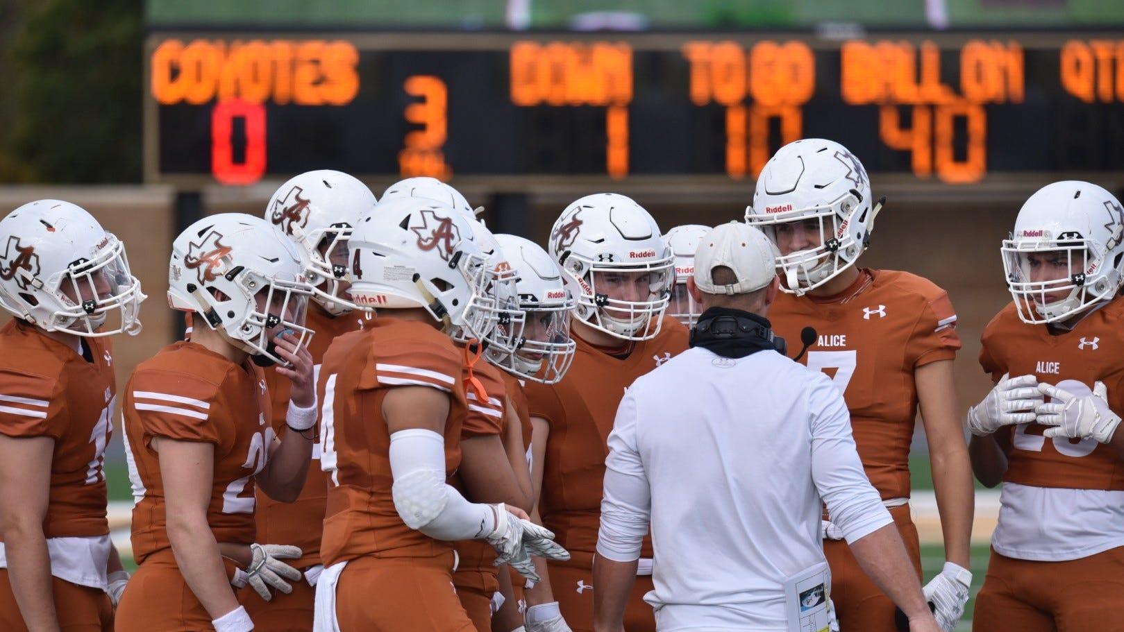Texas High School Football: Austin LBJ overwhelms Alice in area round Texas High School Football: Austin LBJ overwhelms Alice in area round