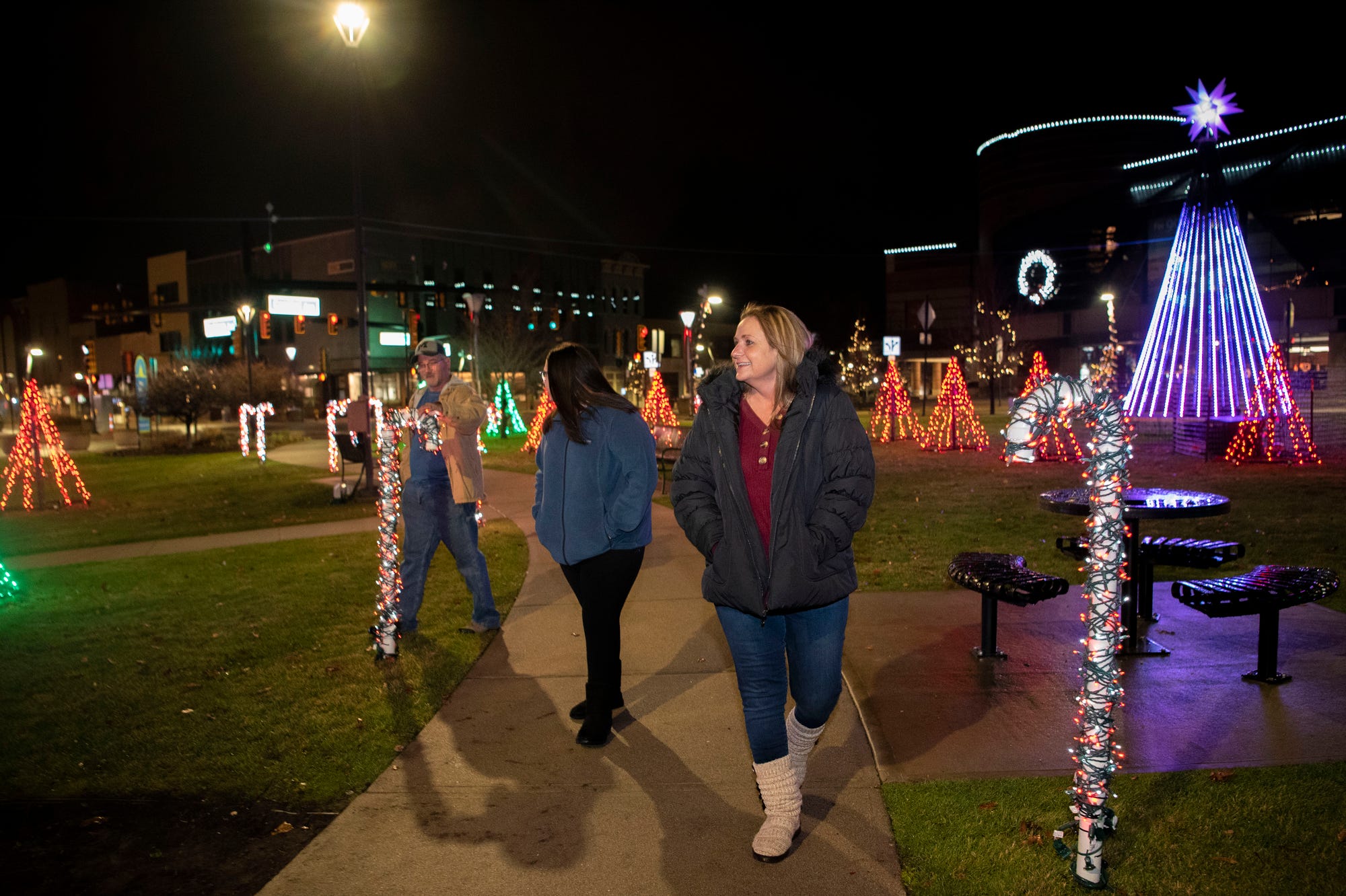 Festival of Lights kicks off the holiday season in Battle Creek