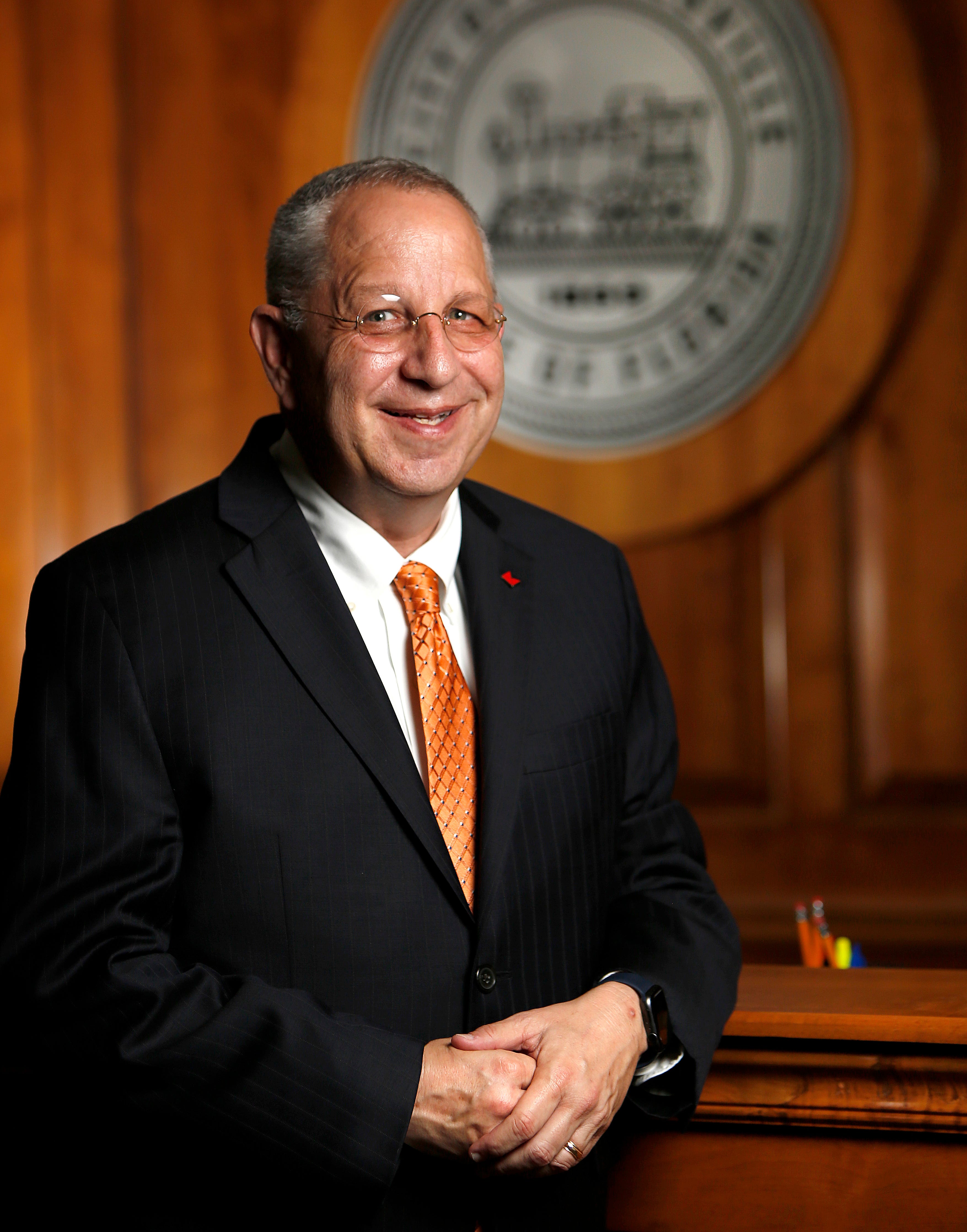 Gainesville City Manager Lee Feldman narrowly avoids being fired in a 4