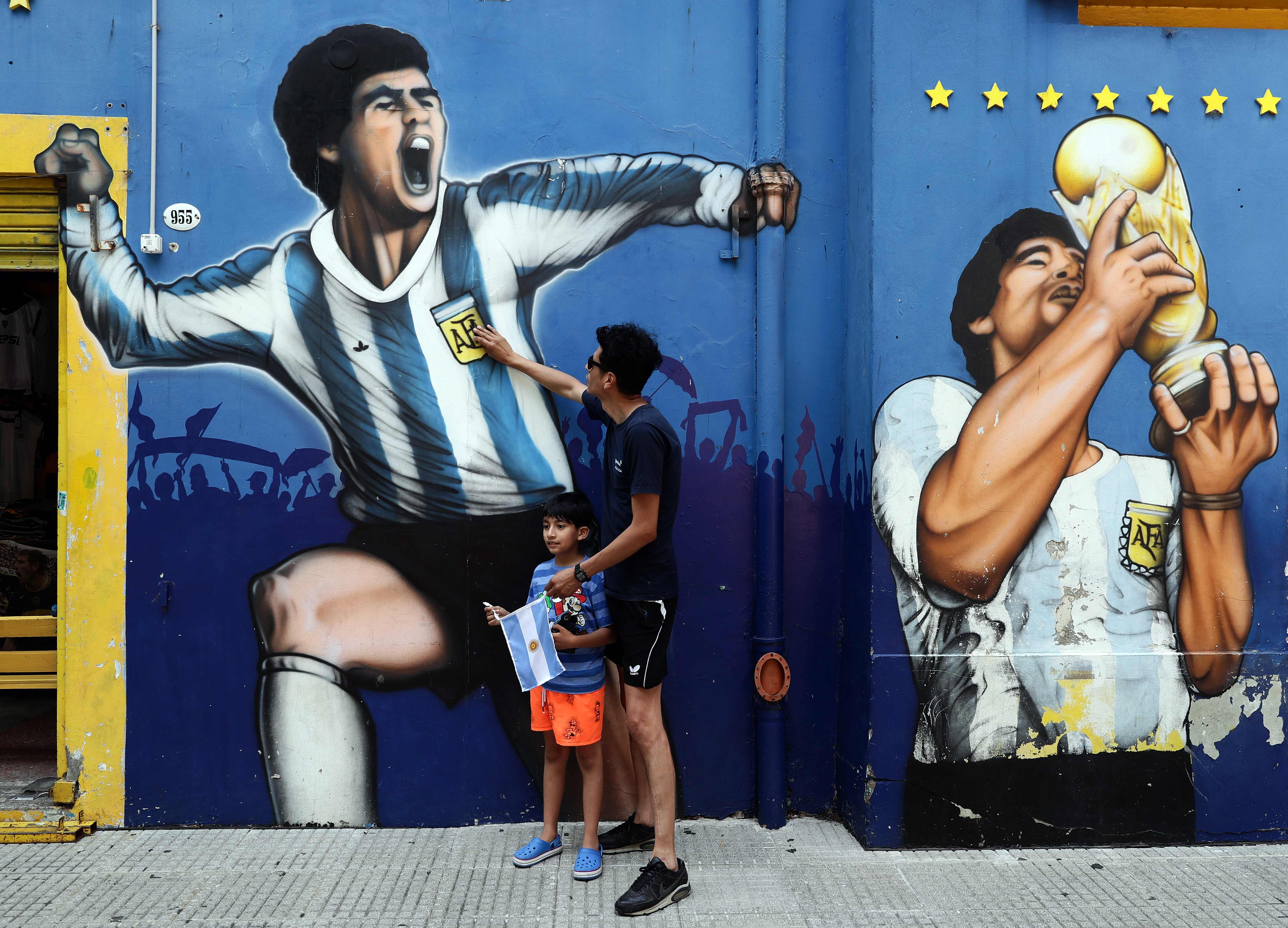 World mourns soccer superstar Diego Maradona