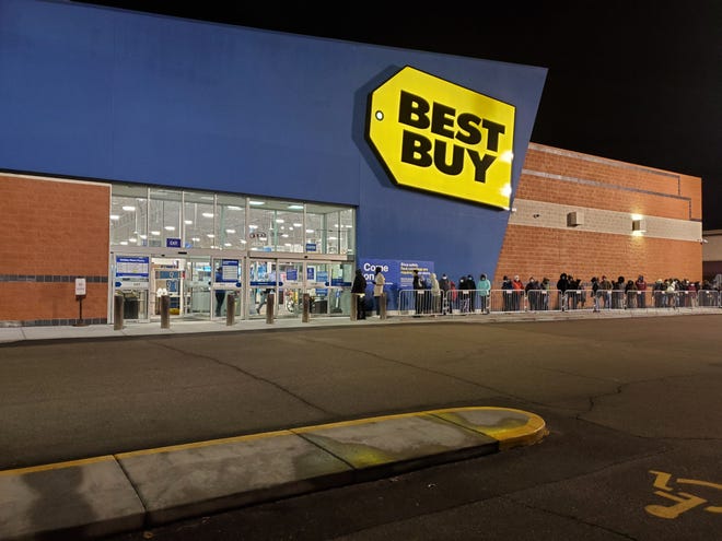 A line of shoppers waiting for deals on electronics stood just before 5 a.m. on Black Friday, Nov. 27, 2020 when the St. Cloud Best Buy location opened