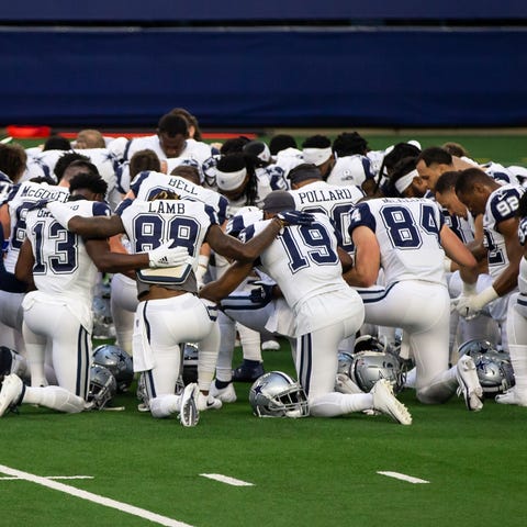 Cowboys players kneel before Thursday's game again