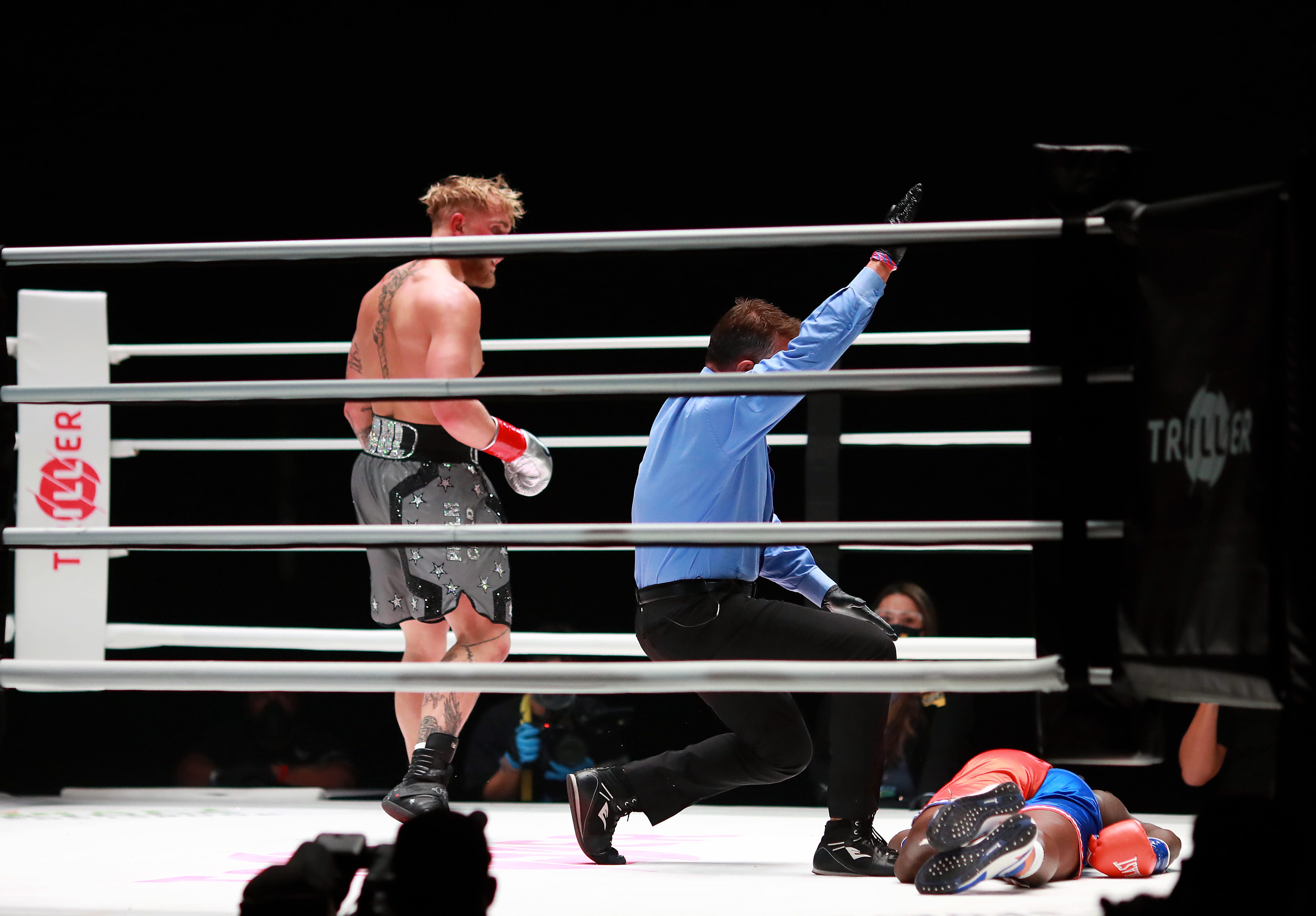 Jake Paul knocks out Nate Robinson in second round