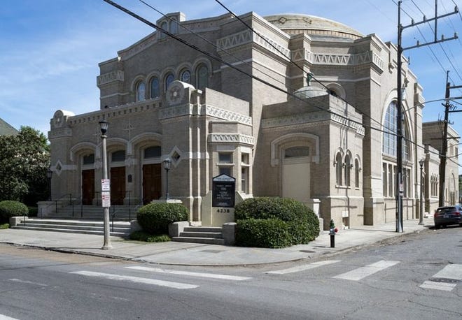 The Rooted School is giving ten high school seniors $50 a week for a year, an experiment in ending child poverty and giving rising seniors a leg up before college.