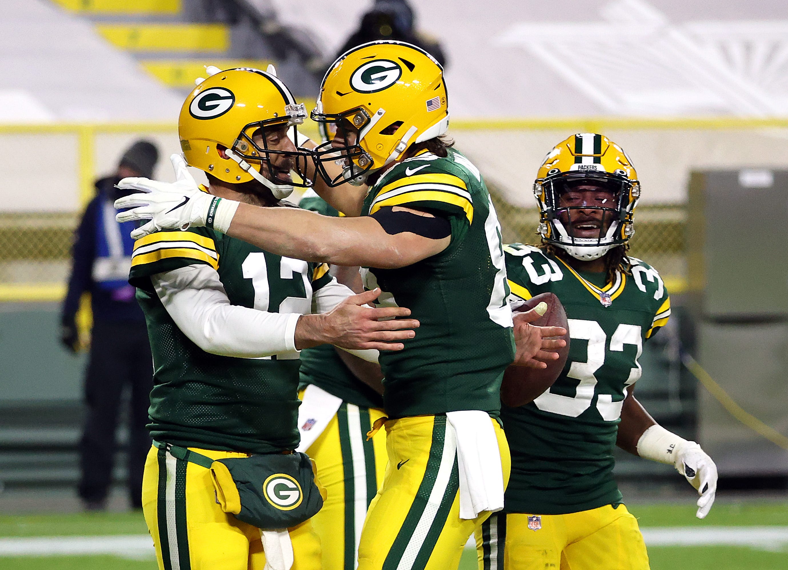 Aaron Rodgers, Packers make quick work of Bears in rout