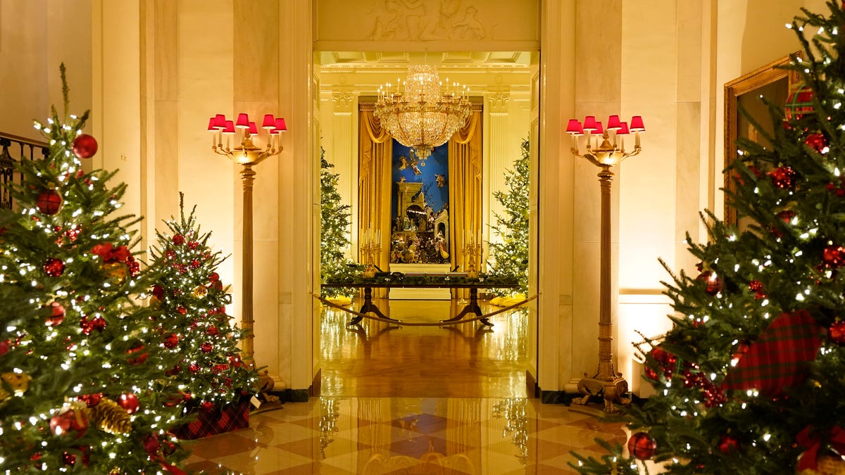 tour white house at christmas