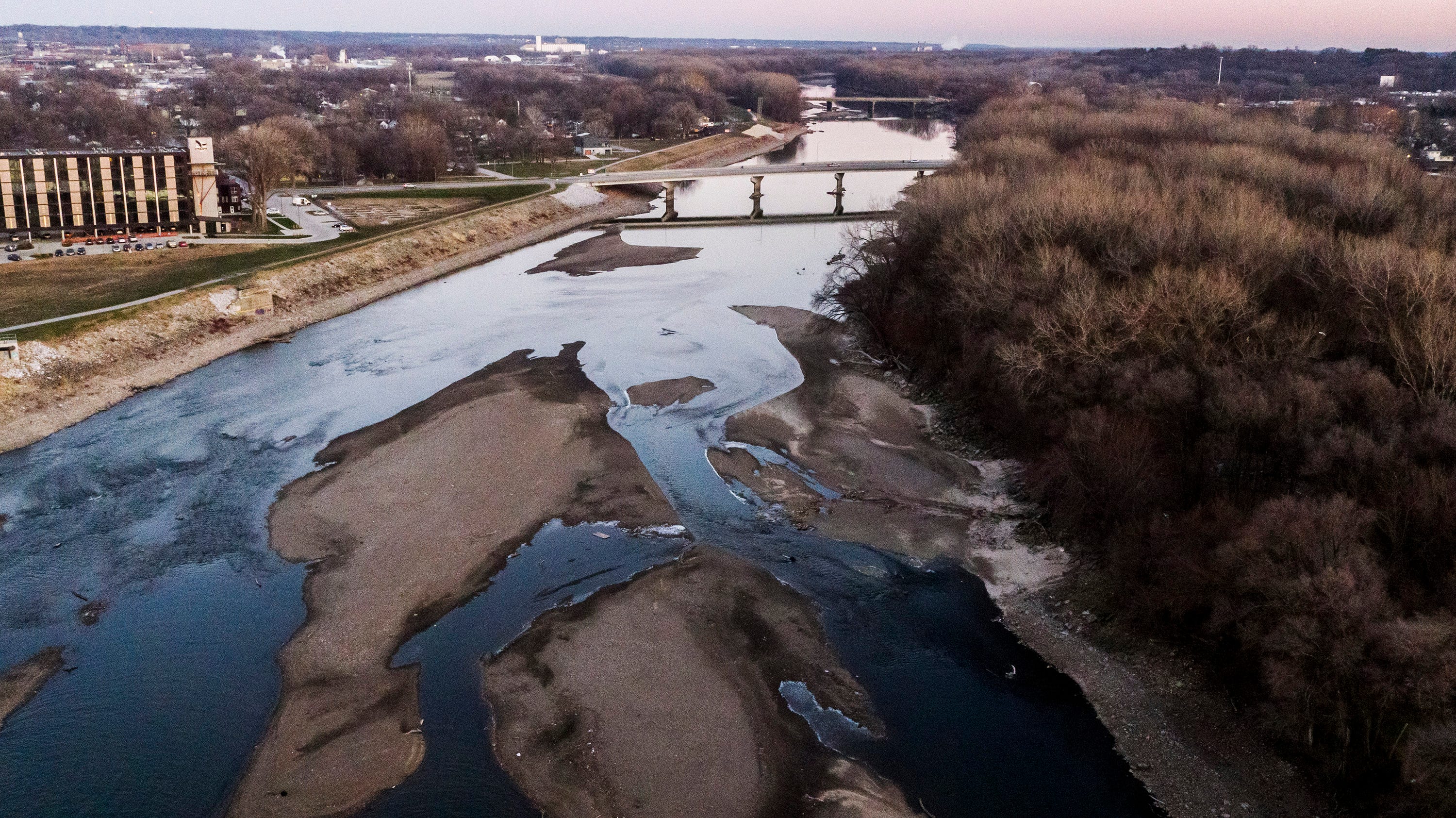 Des Moines and Raccoon rivers' water levels down due to summer drought