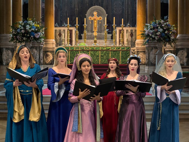 The GO (Gulfshore Opera) Divas brought a program of Renaissance carols and harmonies to three venues during the Christmas holidays in 2019. Themed concerts such as Italian or romantic songs are a substantial part of their repertoire.
