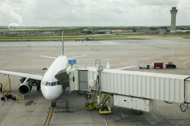 Retrasos en los vuelos en el aeropuerto de Austin mientras las tripulaciones trabajan para limpiar la torre de control