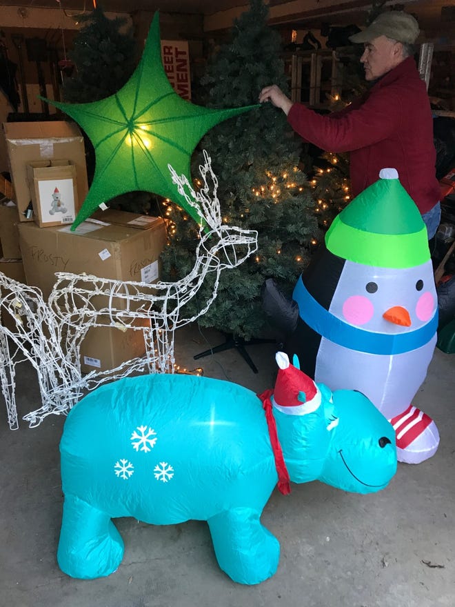Santa Bumble Ready For Drive Thru Exeter Holiday Parade 2021 Exeter California Christmas Parade