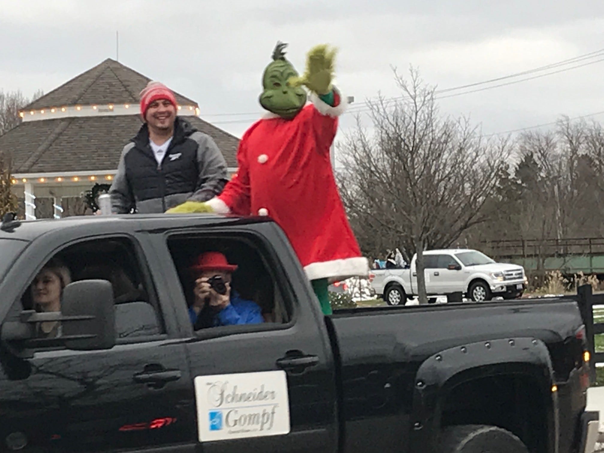 Crestline Santa Parade an annual holiday hit