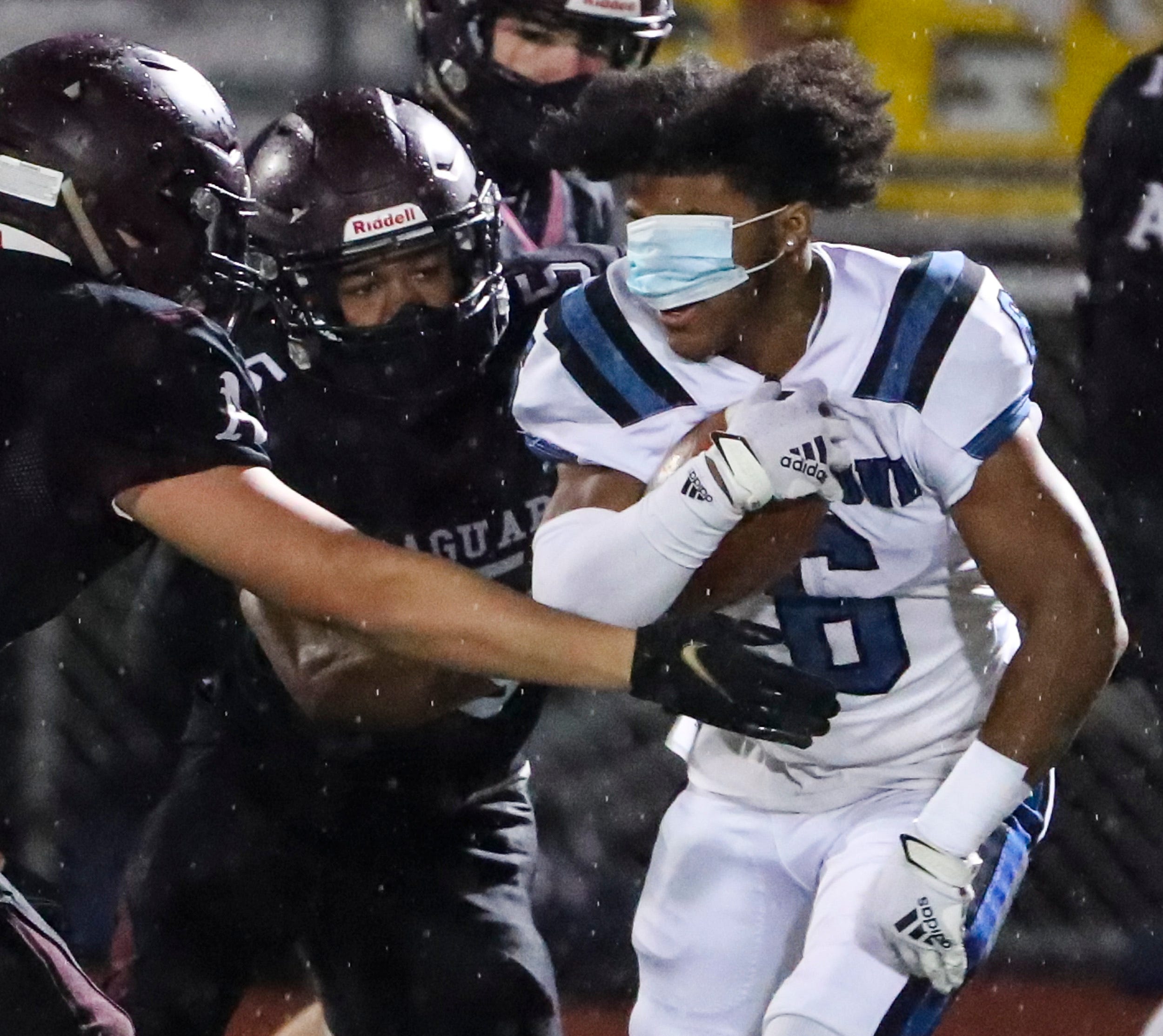 Middletown's Zy'Aire Tart keeps running despite losing his helmet and his mask shifting over his eyes in Middletown's 21-0 win at Appoquinimink Friday, Dec. 4, 2020.