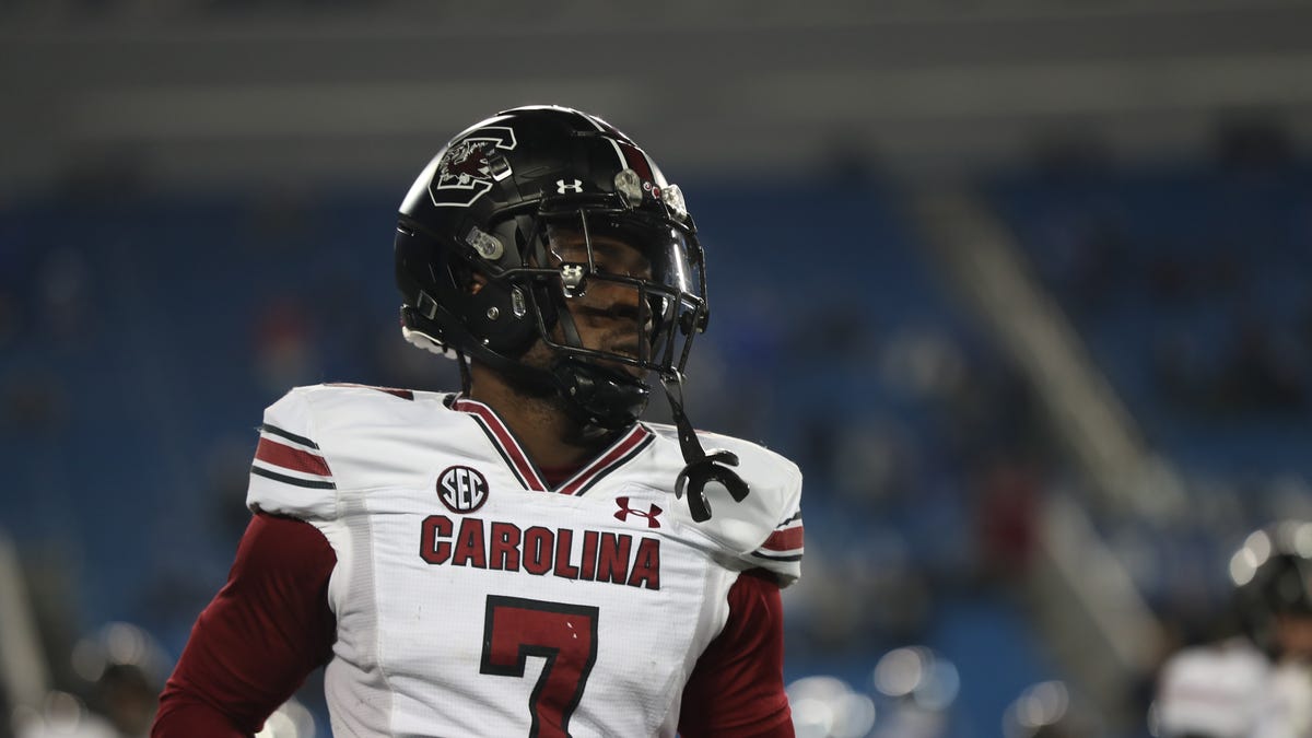 South Carolina defender Jammie Robinson moves to the state of Florida