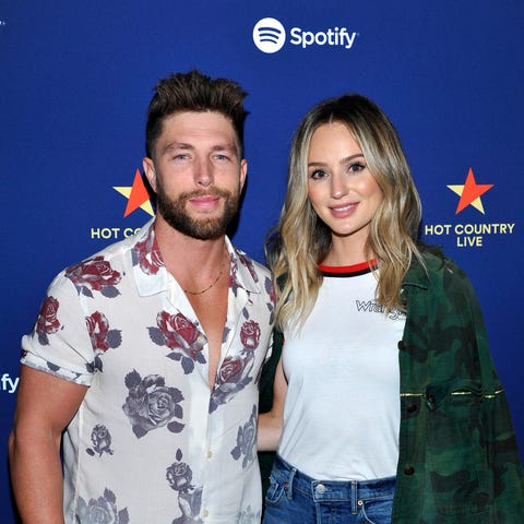 Chris Lane and Lauren Bushnell are having a baby.