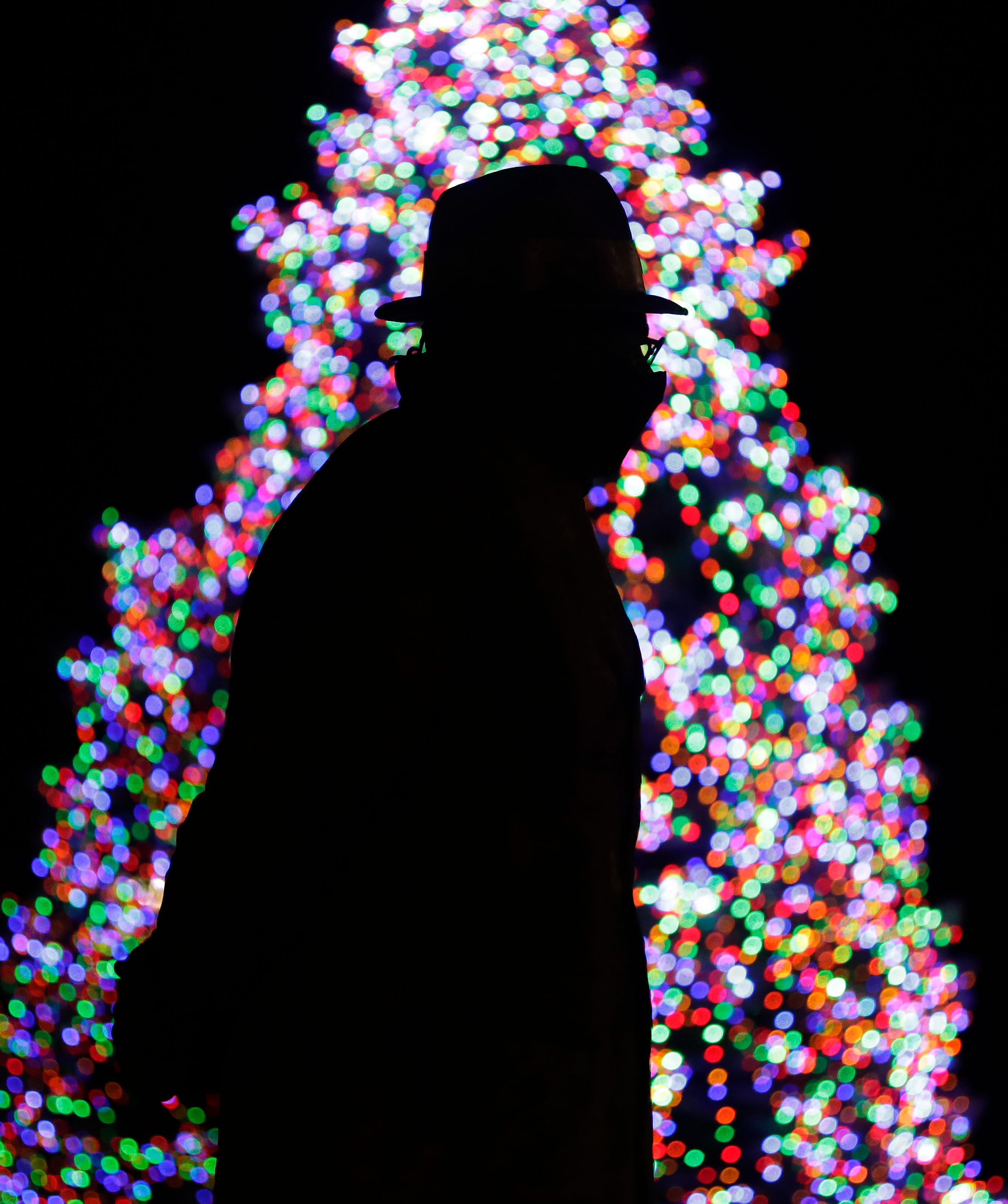 Packers' 46foot Christmas tree has more than 10,000 lights