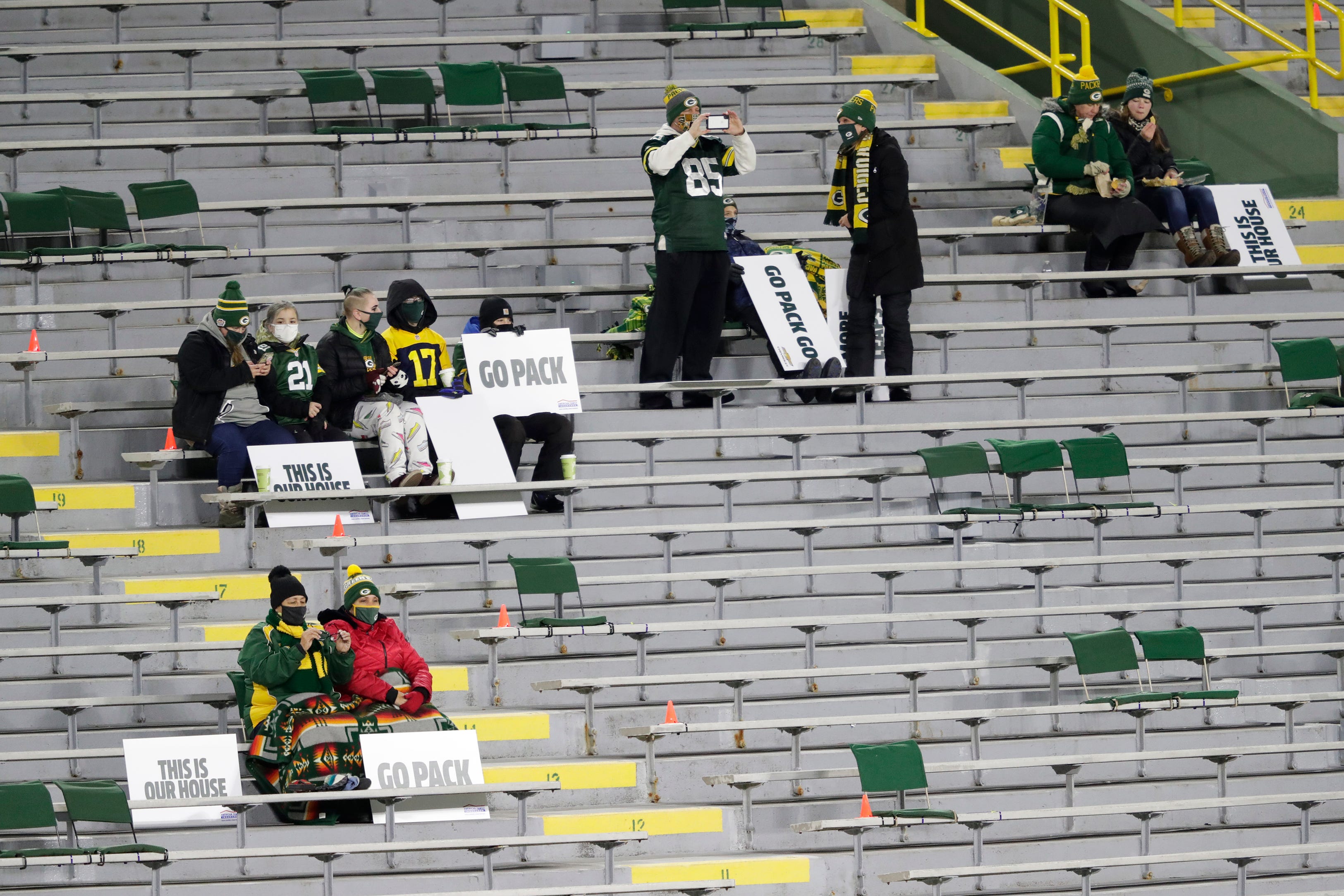 green bay packer store at lambeau field