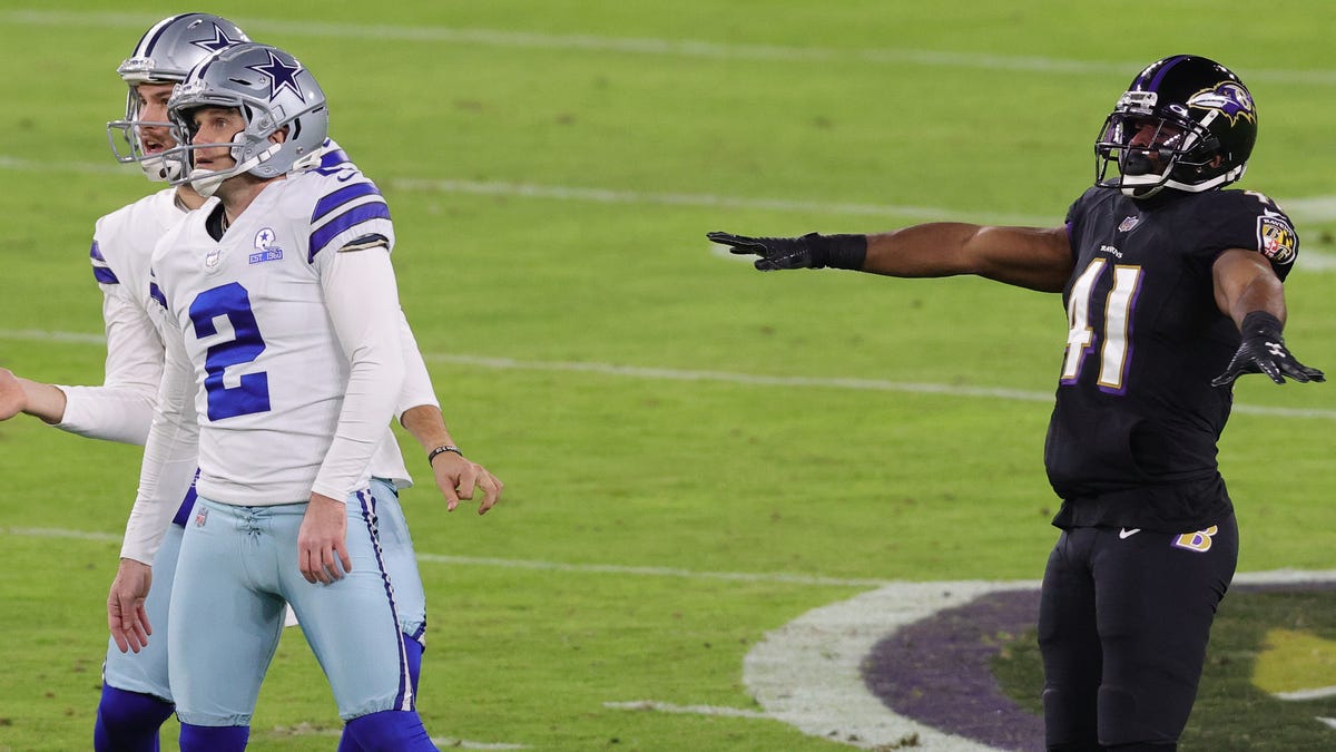 Cowboys kicker Greg Zuerlein reacts after missing his third field goal of the game against the Ravens Tuesday.