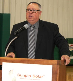 Kewanee Mayor Gary Moore makes an opening statement last year as the city welcomed Sunpin officials at an informational meeting.