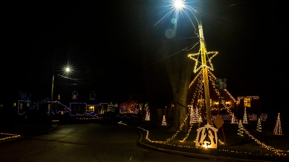 Homes in Beaverdale with incredible holiday light displays