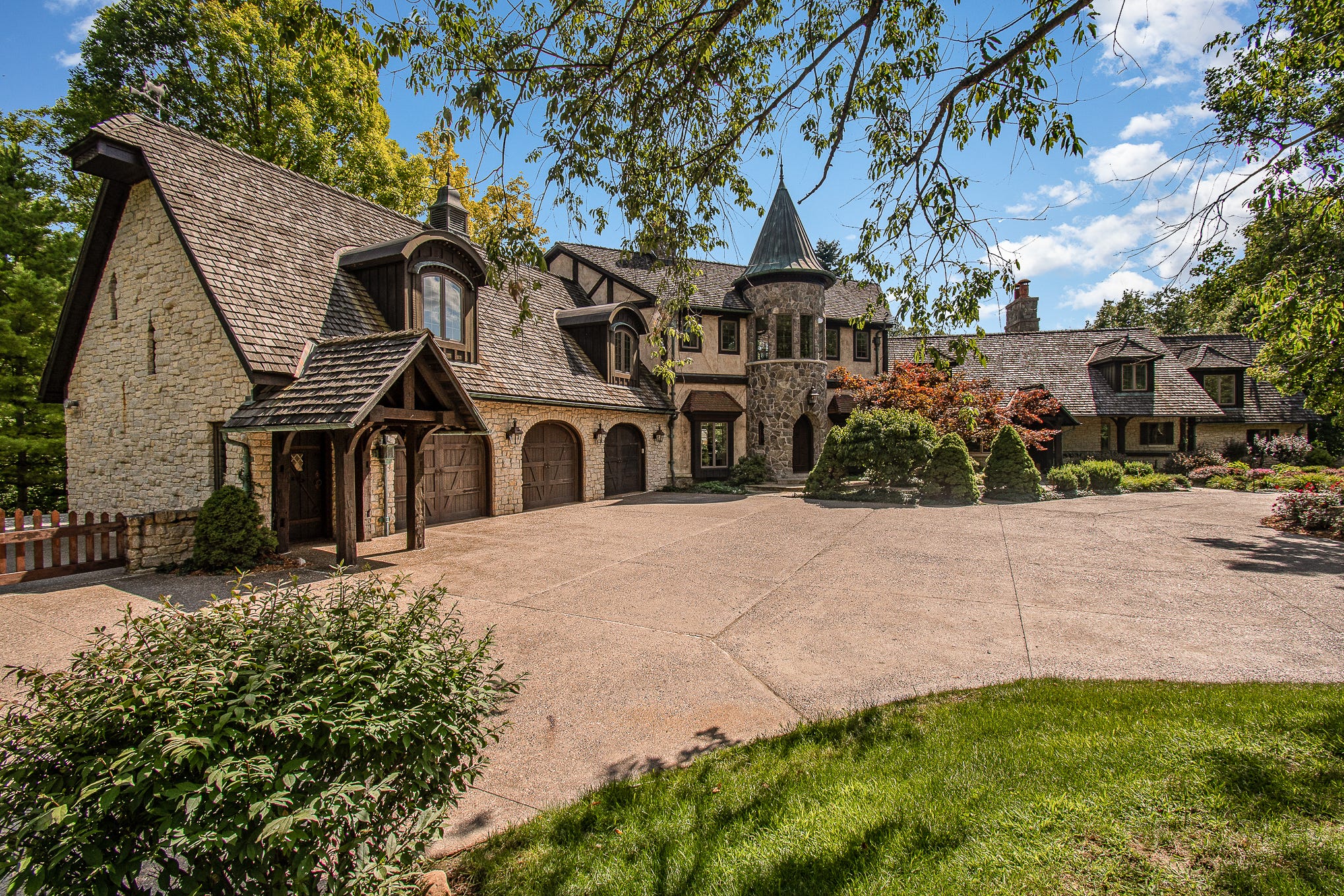 1 79m French Chateau Honors Joe Louis Hudson S Lichtenstein Castle
