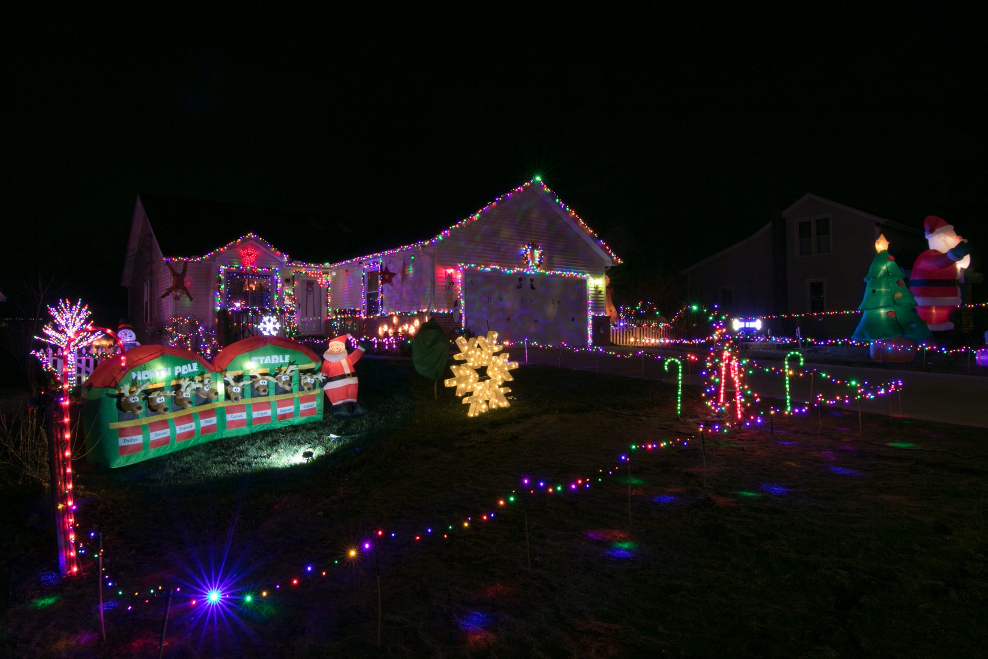 Livingston County Mi Christmas Light Tour 2022 Christmas Across Livingston County Is Expressed In Lights Of Readers