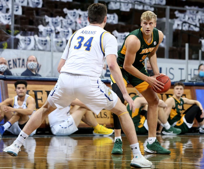 SIOUX FALLS, SD - DECEMBER 10: Sam Griesel #5 of the North Dakota State Bison looks to the basket past Alex Arians #34 of the South Dakota State Jackrabbits during the CU Mortgage Direct Dakota Showcase at the Sanford Pentagon on December 10, 2020 in Sioux Falls, South Dakota. (Photo by Dave Eggen/Inertia)