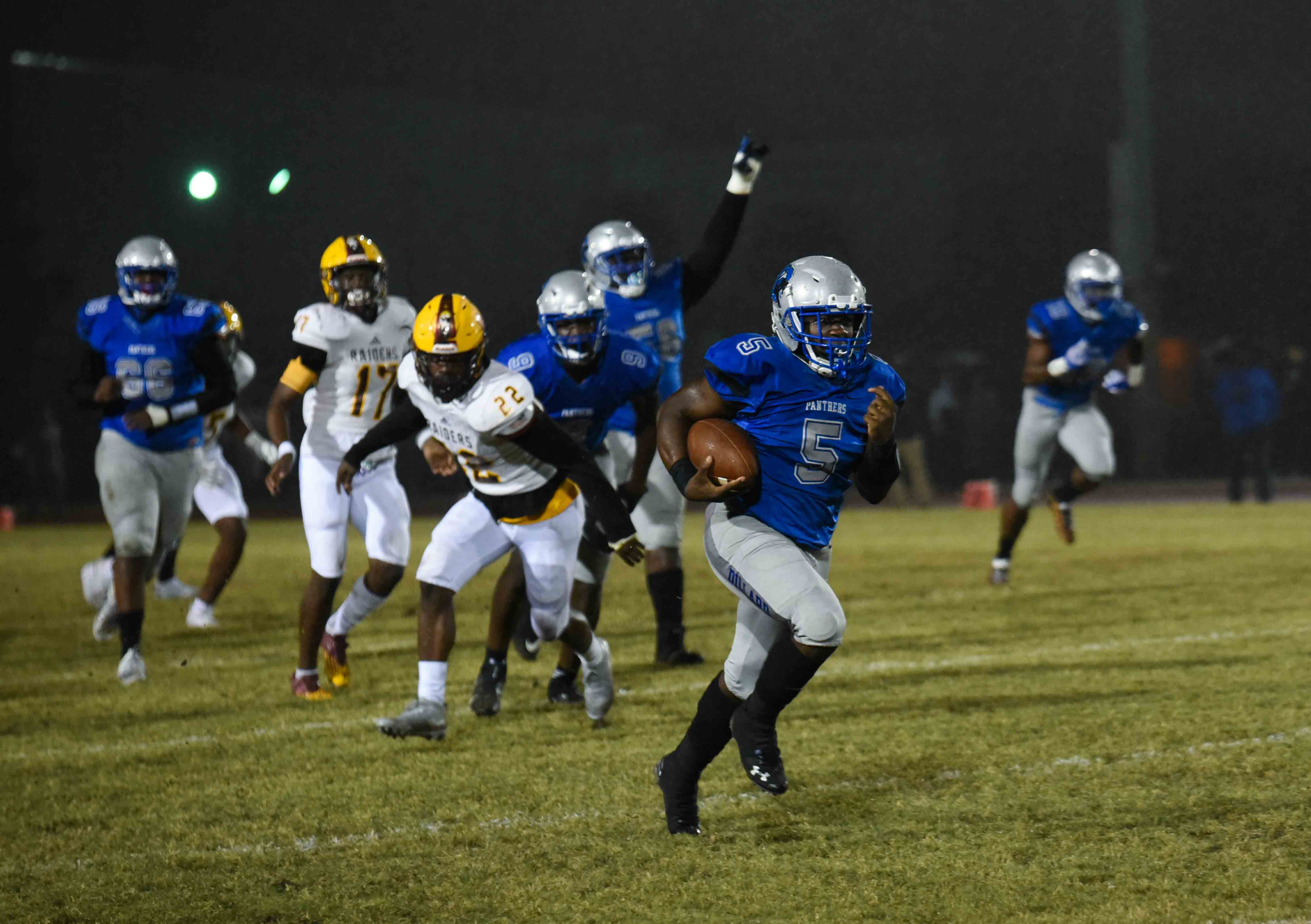 Dillard High football runs past Glades Central in tricounty playoffs